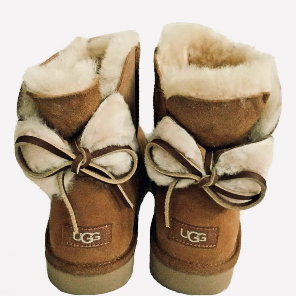 UGG CLASSIC BAILEY DOUBLE BOW MINI CHESTNUT SHEARLING BOOT size 9